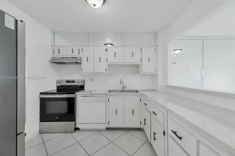 220 SW 9th Avenue Hallandale Beach FL 33009