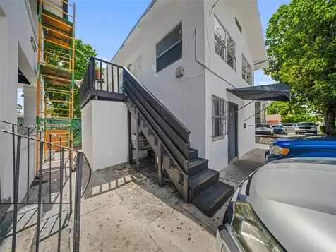 500 SW 8th Avenue Miami FL 33130
