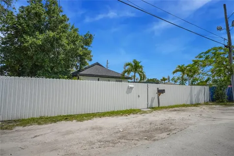 2211 NW 82nd Street Miami FL 33147