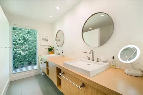 861 Harbor Drive Key Biscayne FL 33149