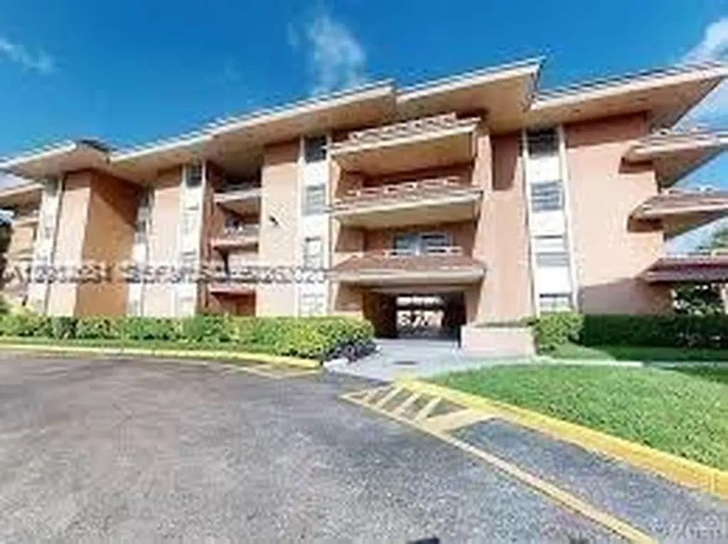 17600 NW 68th Avenue Hialeah FL 33015