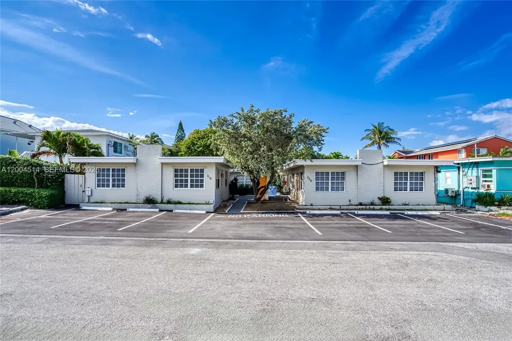 318 Walnut Street Hollywood FL 33019