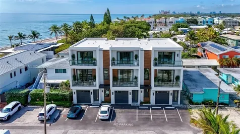 318 Walnut Street Hollywood FL 33019