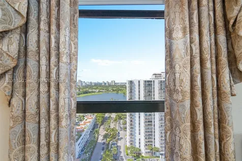 20505 E Country Club Drive Aventura FL 33180