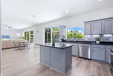 674 Clear Creek Drive Sarasota FL 34229