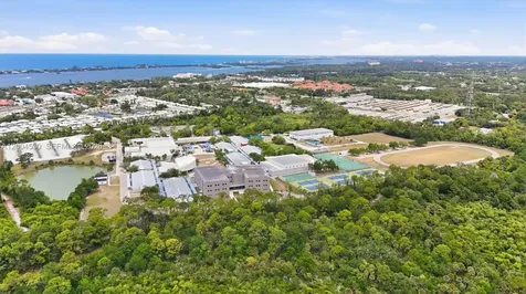 674 Clear Creek Drive Sarasota FL 34229