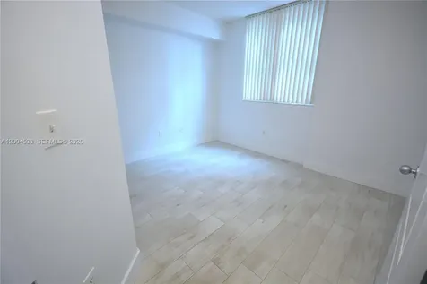 5085 NW 7th Street Miami FL 33126