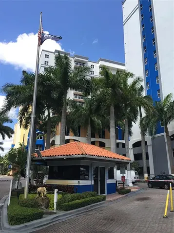 5085 NW 7th Street Miami FL 33126