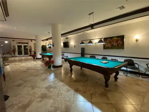 5085 NW 7th Street Miami FL 33126