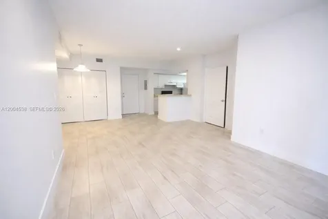 5085 NW 7th Street Miami FL 33126