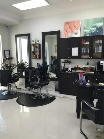 5085 NW 7th Street Miami FL 33126
