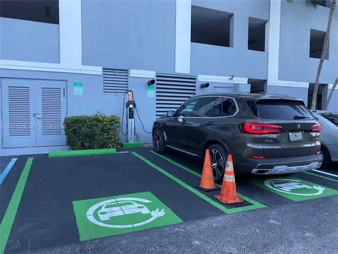 5085 NW 7th Street Miami FL 33126