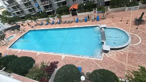 5085 NW 7th Street Miami FL 33126