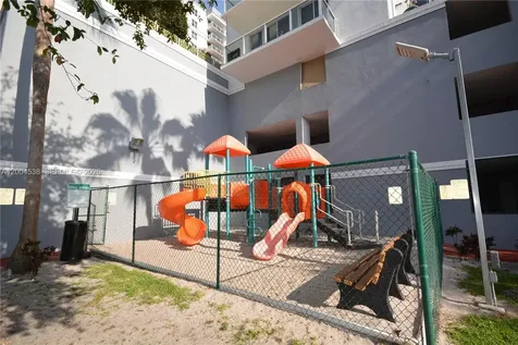 5085 NW 7th Street Miami FL 33126