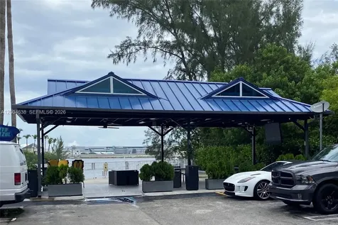 5085 NW 7th Street Miami FL 33126