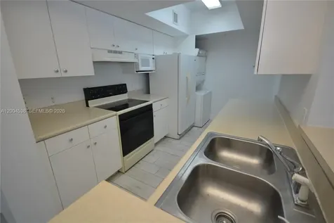 5085 NW 7th Street Miami FL 33126