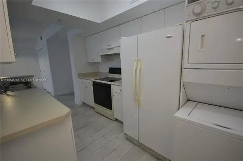 5085 NW 7th Street Miami FL 33126
