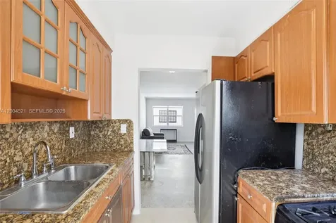 7975 Crespi Blvd, Unit 2 Miami Beach FL 33141