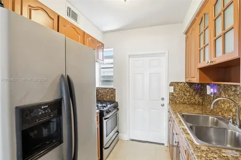 7975 Crespi Blvd, Unit 2 Miami Beach FL 33141