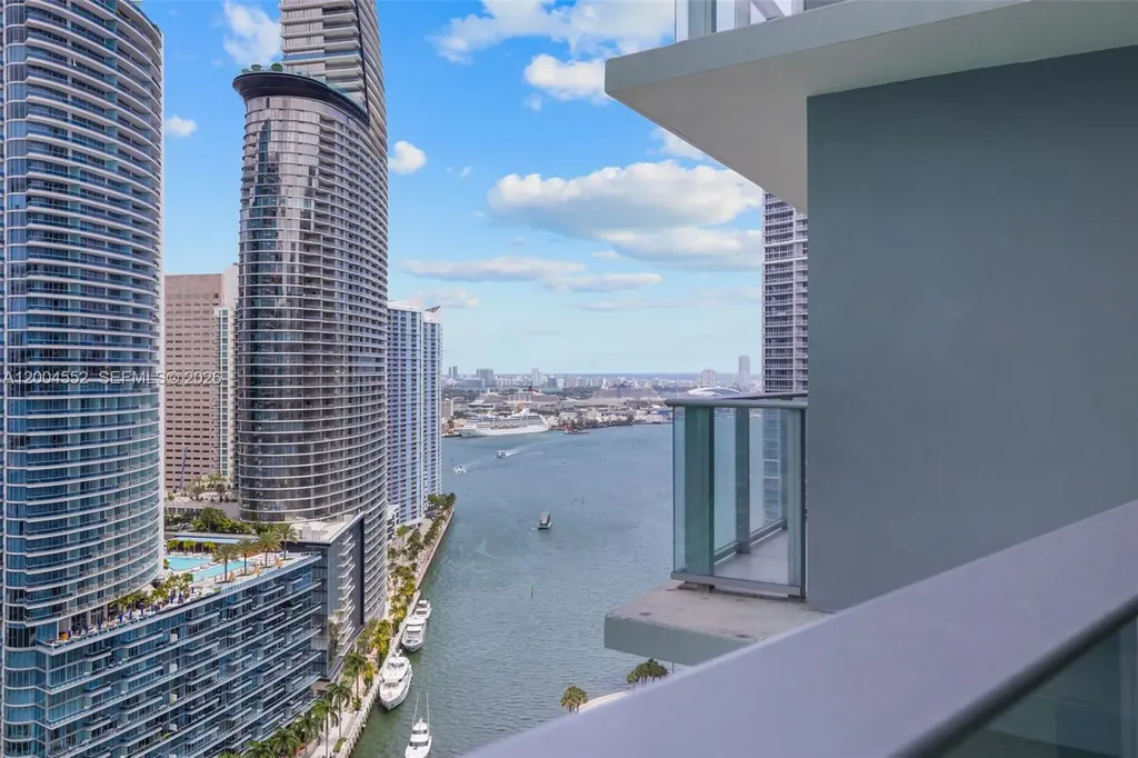 77 SE 5th Street Miami FL 33131