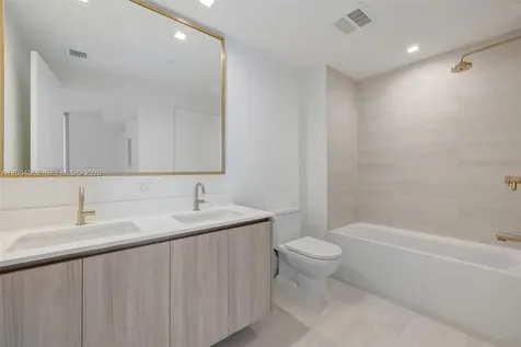 77 SE 5th Street Miami FL 33131