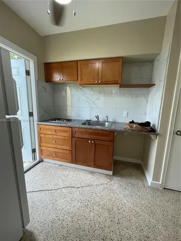 940 SW 10st Miami FL 33130