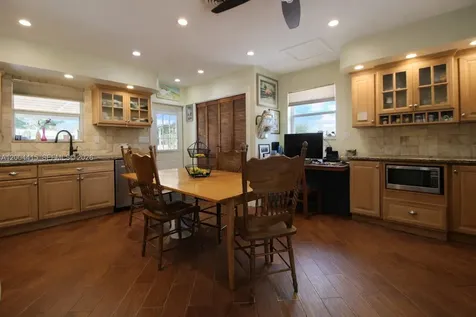 2048 SW 27th Avenue Fort Lauderdale FL 33312
