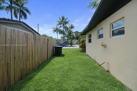 2048 SW 27th Avenue Fort Lauderdale FL 33312
