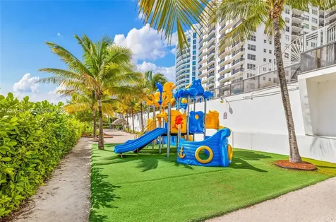 6039 Collins Avenue Miami Beach FL 33140