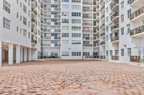 6039 Collins Avenue Miami Beach FL 33140