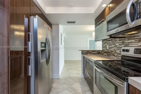 6039 Collins Avenue Miami Beach FL 33140