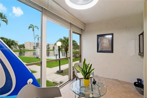 424 SE 10th Street Dania Beach FL 33004