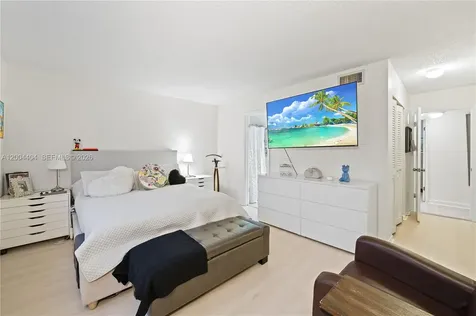 424 SE 10th Street Dania Beach FL 33004
