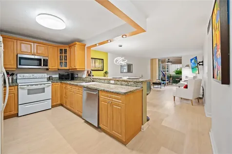 424 SE 10th Street Dania Beach FL 33004
