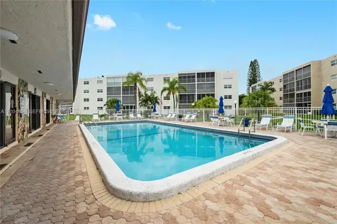 424 SE 10th Street Dania Beach FL 33004