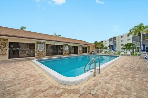 424 SE 10th Street Dania Beach FL 33004