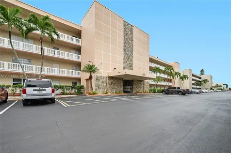 424 SE 10th Street Dania Beach FL 33004