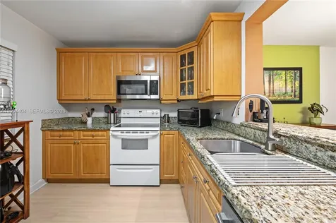 424 SE 10th Street Dania Beach FL 33004