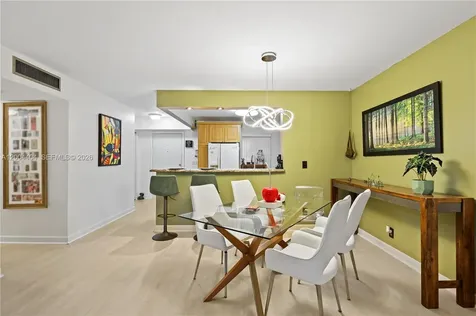 424 SE 10th Street Dania Beach FL 33004