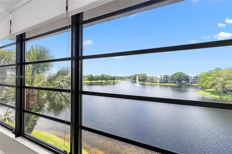 1524 Whitehall Drive Davie FL 33324