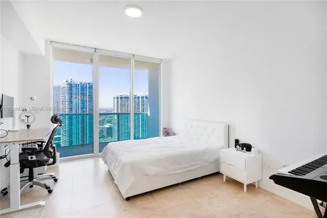 31 SE 5th Street Miami FL 33131