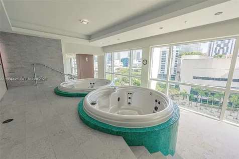 31 SE 5th Street Miami FL 33131