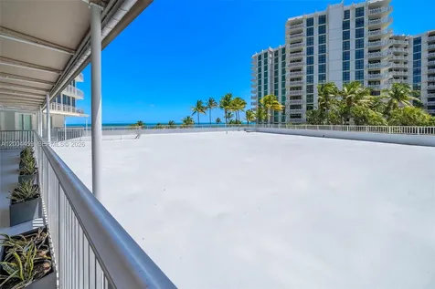 600 Grapetree Drive Key Biscayne FL 33149
