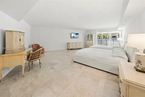 600 Grapetree Drive Key Biscayne FL 33149