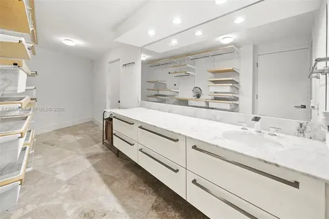 600 Grapetree Drive Key Biscayne FL 33149