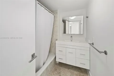 600 Grapetree Drive Key Biscayne FL 33149
