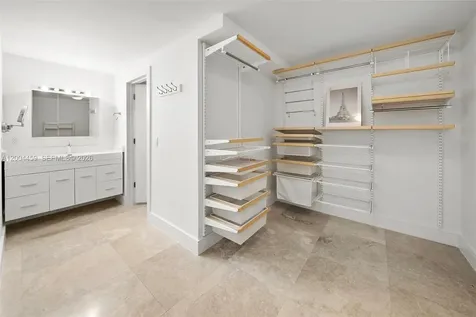 600 Grapetree Drive Key Biscayne FL 33149