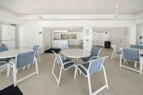 600 Grapetree Drive Key Biscayne FL 33149