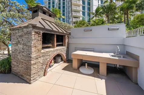 600 Grapetree Drive Key Biscayne FL 33149