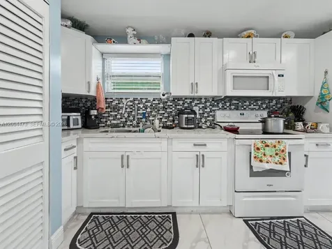 3554 SW 26th Street Miami FL 33133